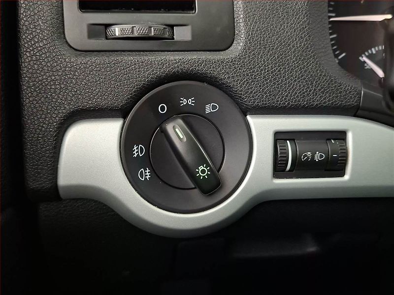 Škoda Octavia (2009) 1.9 TDI DPF, Automat - fotka 18 z 18