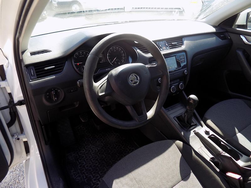 Škoda Octavia 1,6 TDI 81 KW NOVÉ ROZVODY!!! - fotka 18 z 38