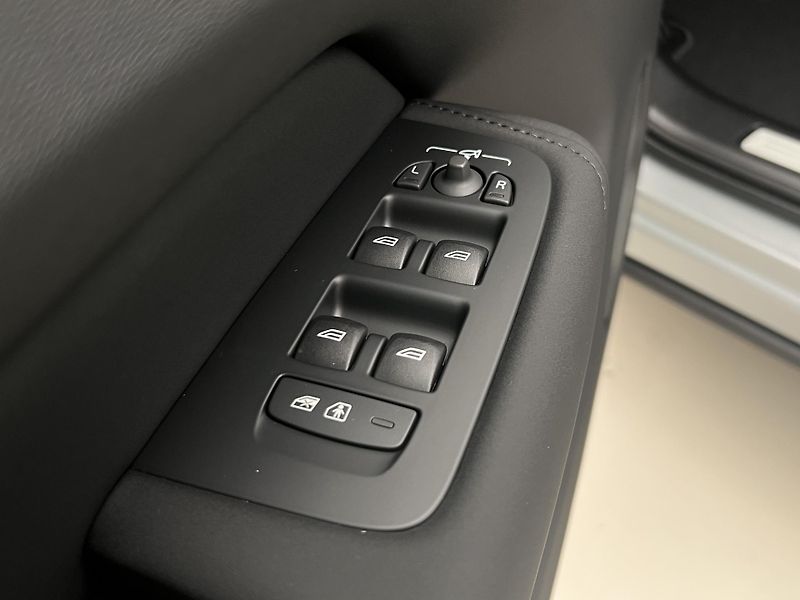 Volvo XC60 (2026) B5 AWD BLACK EDITION PLUS AUT - fotka 23 z 47