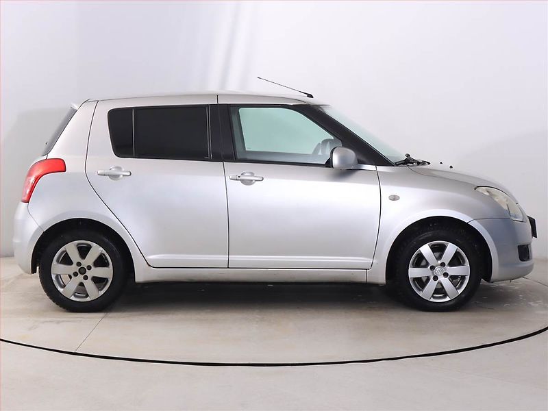 Suzuki Swift (2007) 1.3 i, po STK, levný provoz - fotka 6 z 15