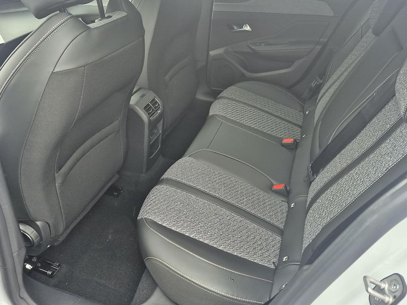 Peugeot 308 (2026) SW ALLURE Hybrid 145 e-DCS6 - fotka 10 z 23
