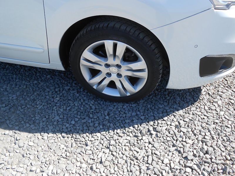 Peugeot 5008 88KW,NAVI,PANORAMA,AUTOMAT - fotka 13 z 45