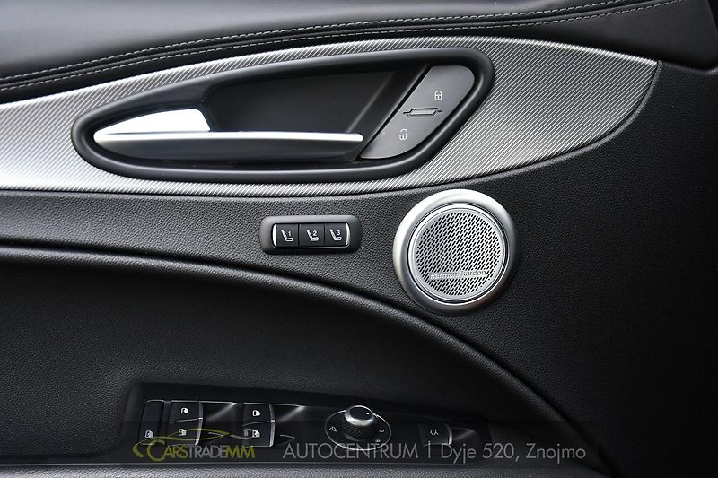 Alfa Romeo Stelvio 2.2D VELOCE Q4 H&K PANOR TAŽNÉ - fotka 25 z 53
