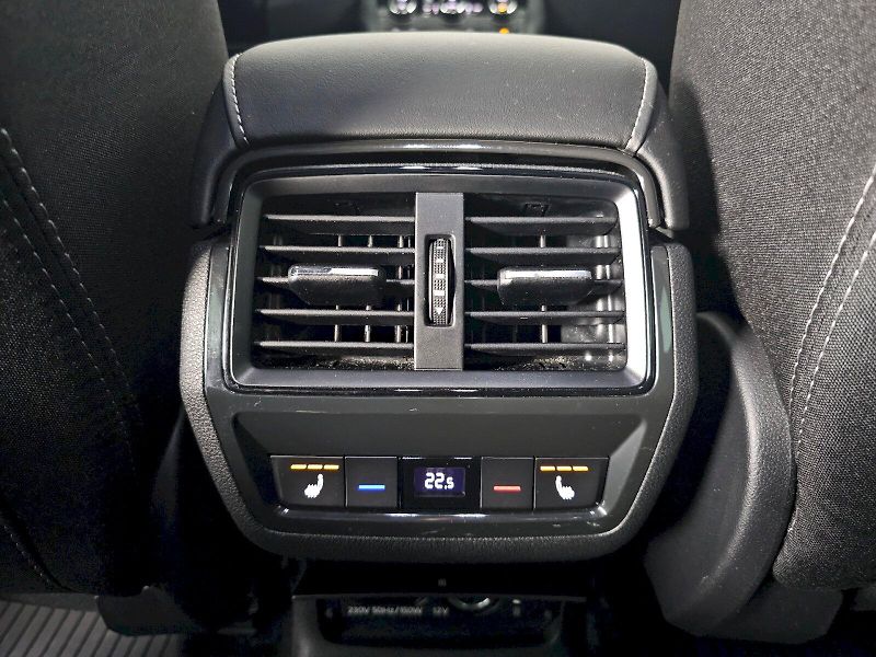 Škoda Karoq (2025) 2.0TSi 140kW 4x4 SPORTLINE TAŽ - fotka 26 z 32