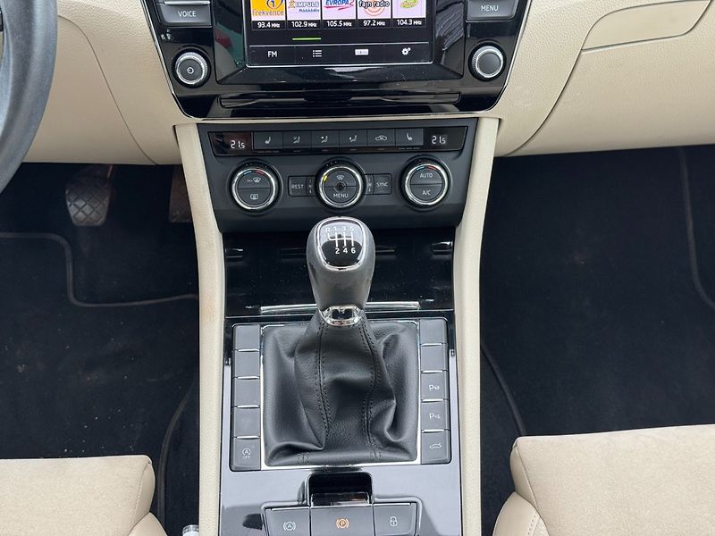 Škoda Superb (2016) Style Plus 2.0 TDI 110kW - fotka 21 z 30