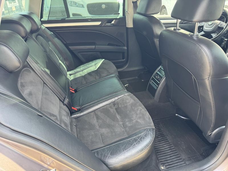 Škoda Superb 2,0TDi 4x4 KOMBI - fotka 18 z 24
