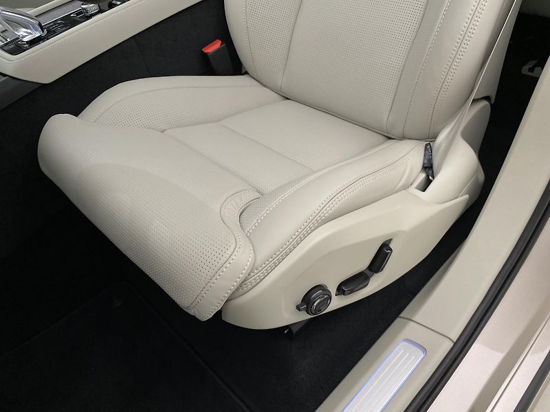 Volvo XC90 (2026) T8 AWD RECHARGE BRIGHT PLUS 7m - fotka 31 z 71