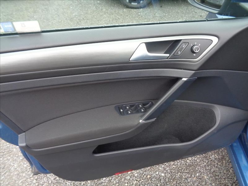 Volkswagen Golf 2,0   TDI - fotka 9 z 16