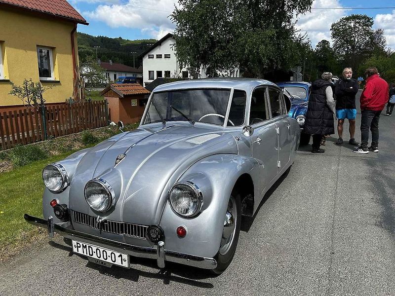 Jízda historických vozidel po Pašeráckých stezkách v obci Rybník.