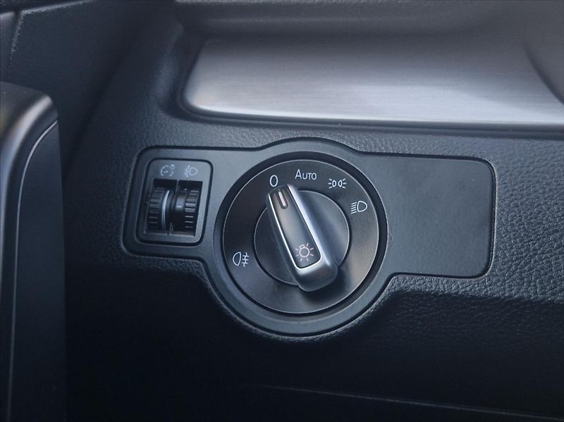 Volkswagen Passat 1,4 TSI DSG AUTOAC SENZOR TAŽN - fotka 35 z 37