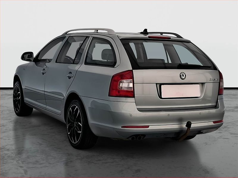 Škoda Octavia (2011) 2.0 TDI, Xenony, Tempomat - fotka 4 z 17