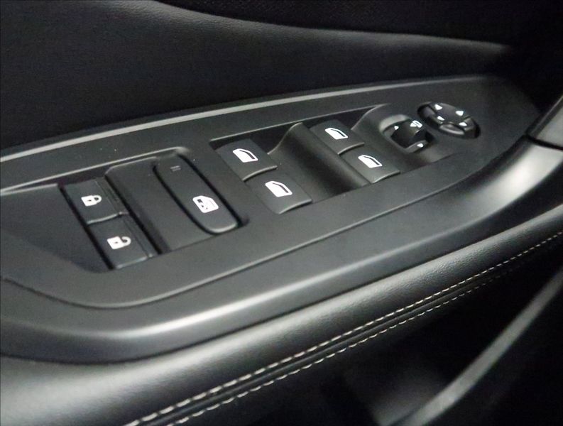Peugeot 308 1,2 PT ALLURE NAVI KAMERA ČR - fotka 17 z 46