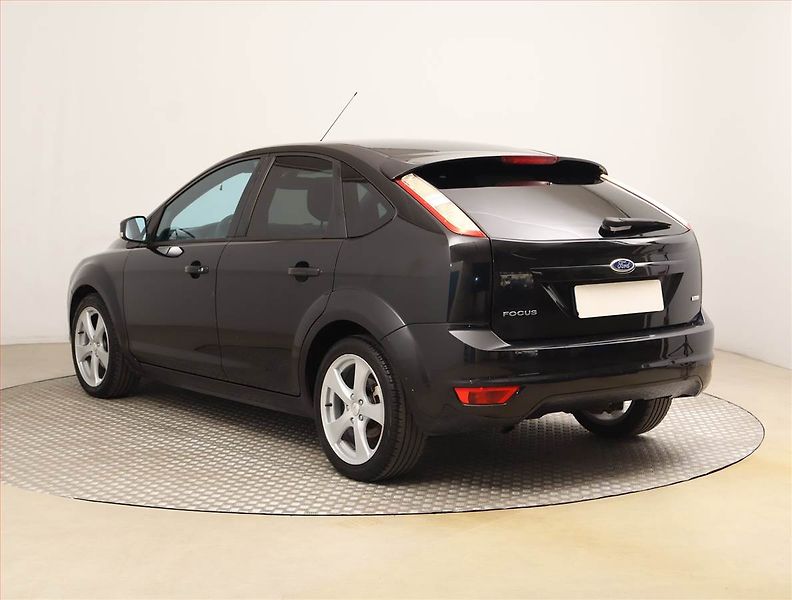 Ford Focus (2010) 1.6 TDCi, po STK, zamluveno - fotka 4 z 22