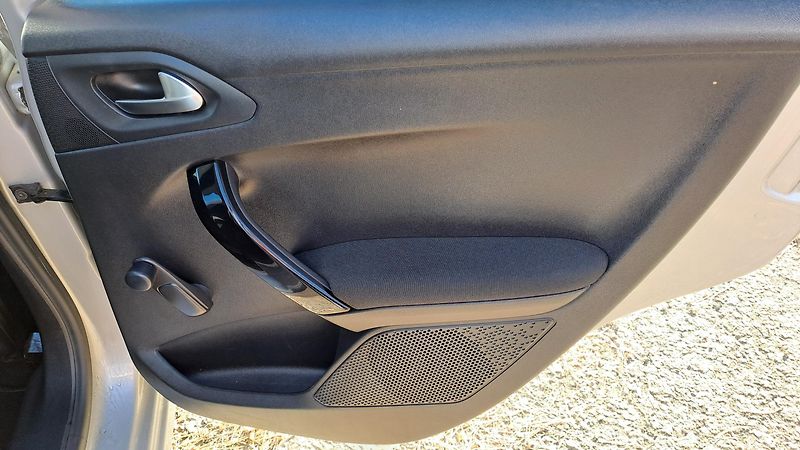 Peugeot 208 1.2 PureTech Active - fotka 10 z 26