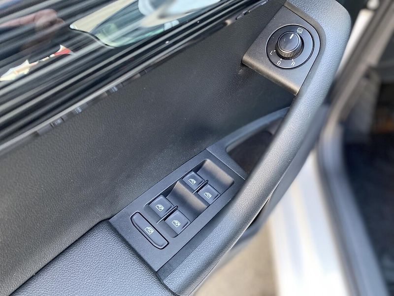 Škoda Octavia Combi 2,0 TDI 135 kW Style DSG - fotka 11 z 25
