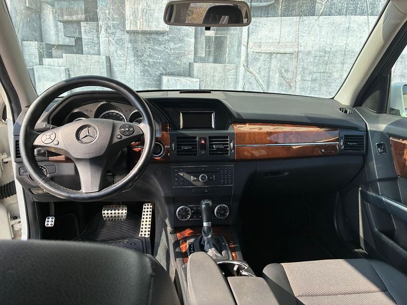 Mercedes-Benz GLK (2009) 220CDi, 125KW, 4x4 - fotka 11 z 23