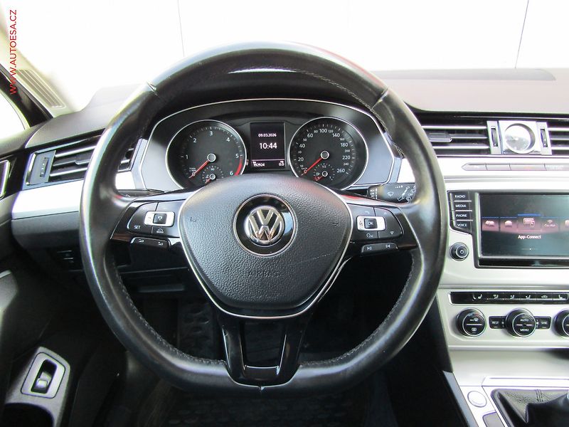 Volkswagen Passat (2016) 2.0TDi, Comfortline, LED - fotka 19 z 21