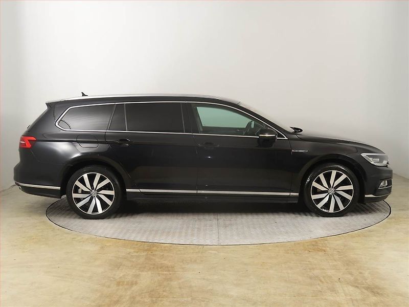 Volkswagen Passat (2018) 2.0 TDI, 4X4, Automat, Kůže - fotka 6 z 28