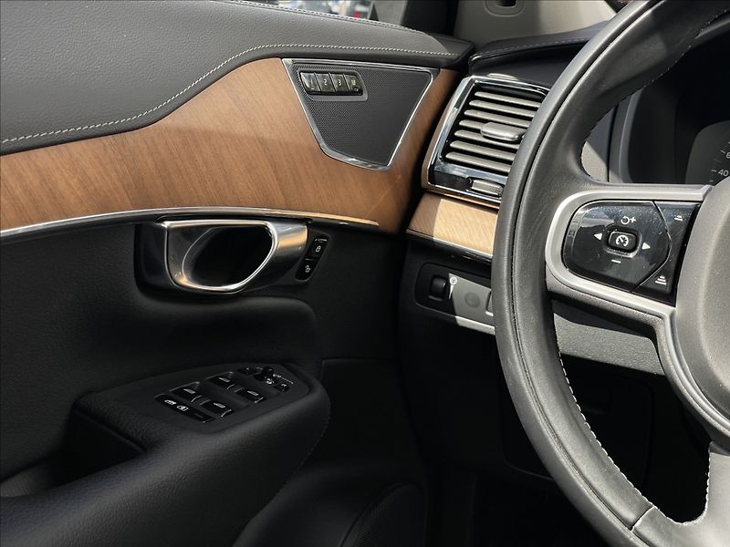 Volvo XC90 2,0 B5 AWD Inscription - fotka 13 z 22