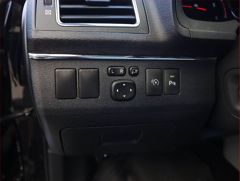 Toyota Avensis (2012) 2.2 D-4D, Automat, Xenony - fotka 20 z 21
