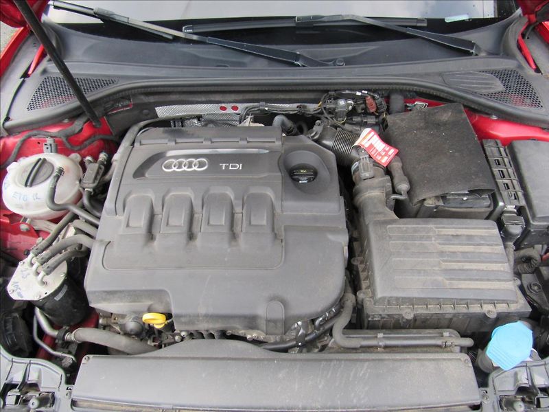 Audi A3 1,6 TDI 81kW Sportback Automat - fotka 28 z 31