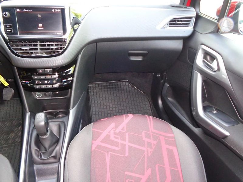 Peugeot 2008 1.6 BlueHDI ACTIVE 73 kW - fotka 16 z 30