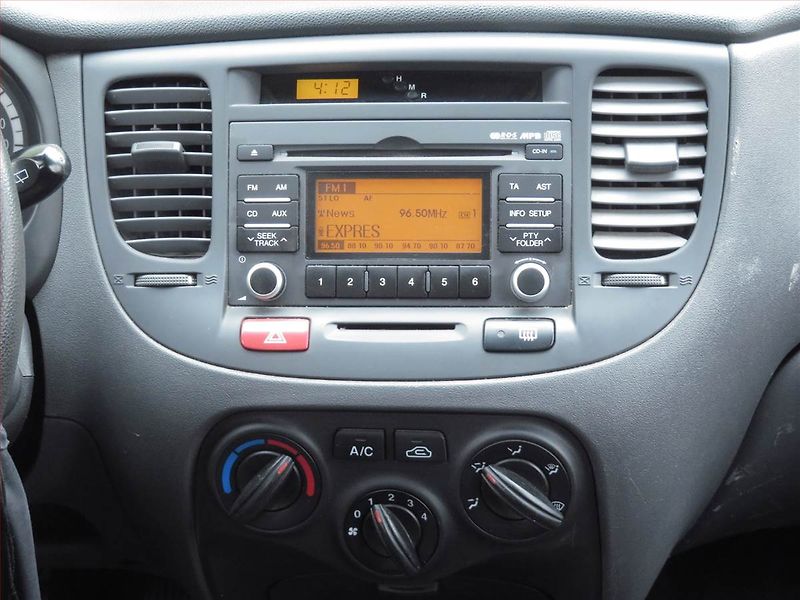Kia Rio (2009) 1.4 16V, nová STK, Tažné - fotka 12 z 14