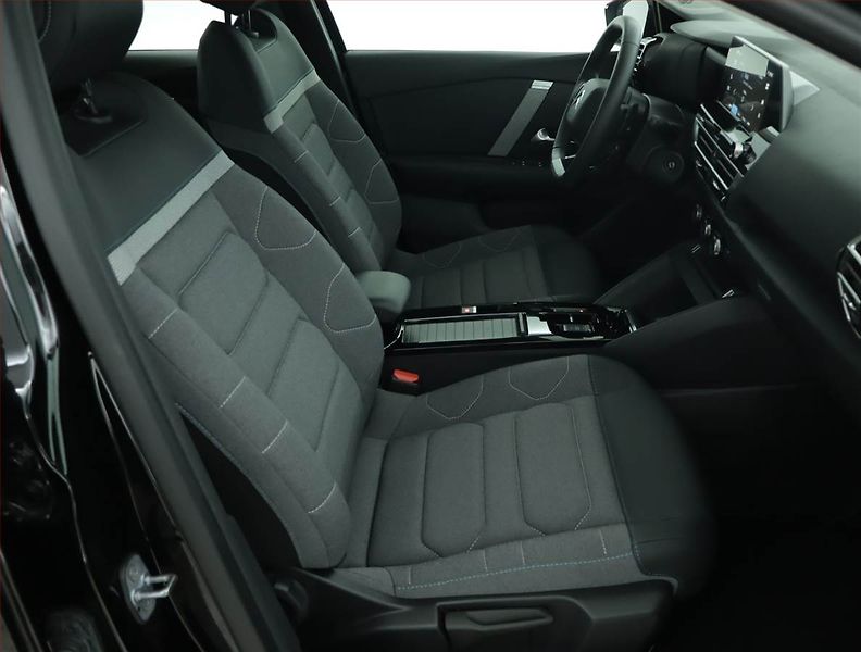 Citroën C4 X (2023) 1.2 PureTech - fotka 9 z 16