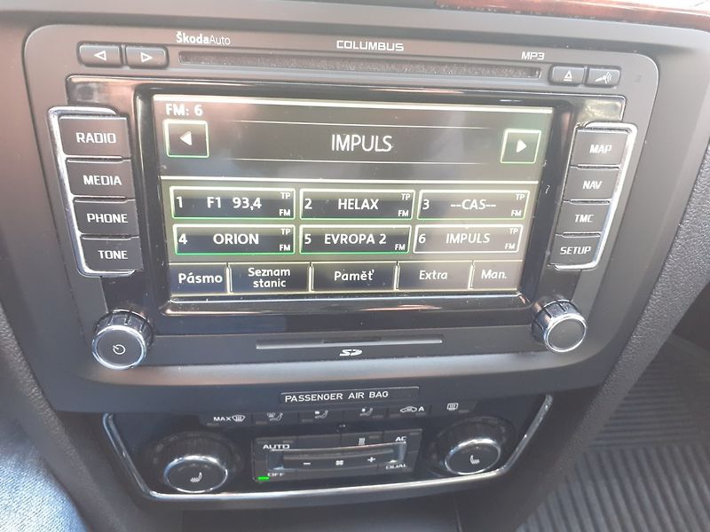 Škoda Superb (2011) 2.0 TDi Elegance - fotka 12 z 37