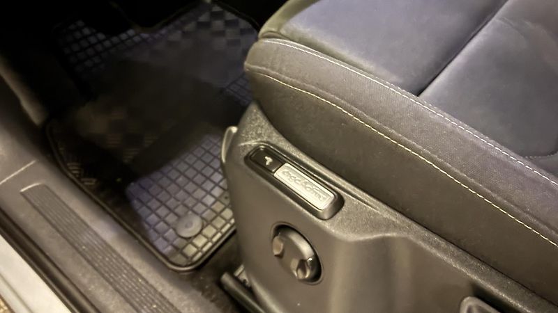 Volkswagen Tiguan (2022) 2.0 TDI,LIFEREZERVOVÁNO - fotka 23 z 40