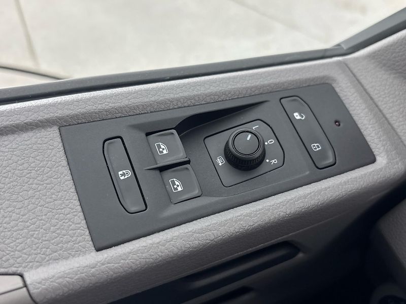 Volkswagen Caravelle Long Comfortline DSG - fotka 21 z 27