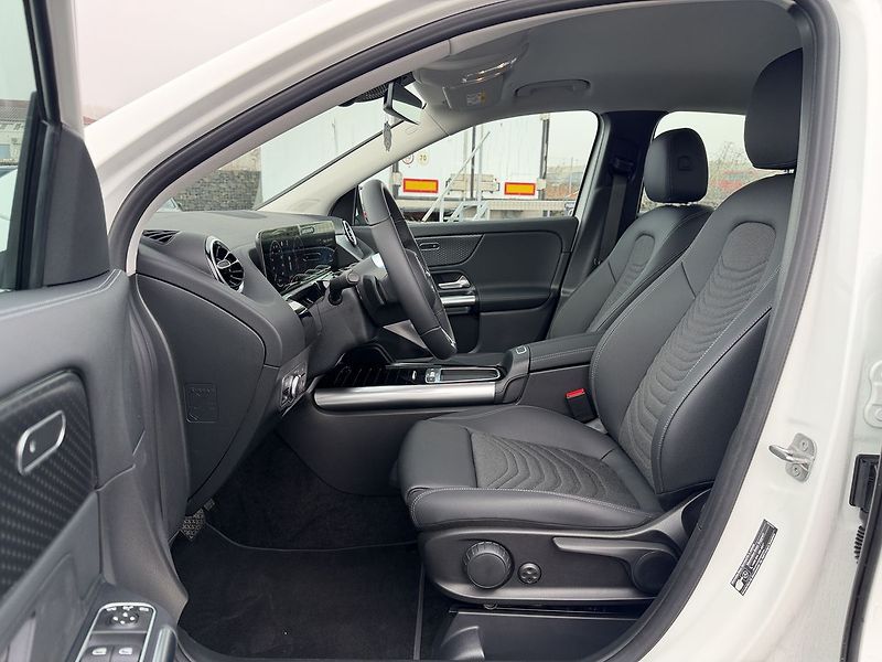 Mercedes-Benz GLA 180 d - fotka 15 z 30
