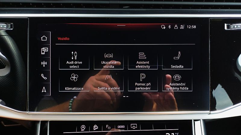 Audi Q7 S-LINE 3.0TDI WEBASTO B&O 1ČR  - fotka 33 z 44