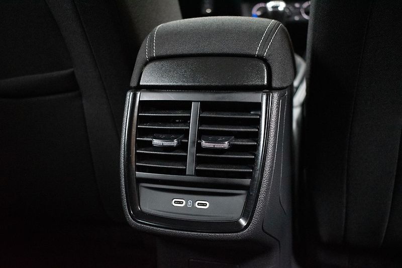 Škoda Scala 1.6 TDI DRIVE 125 YEARS*ČR 1.M - fotka 14 z 36