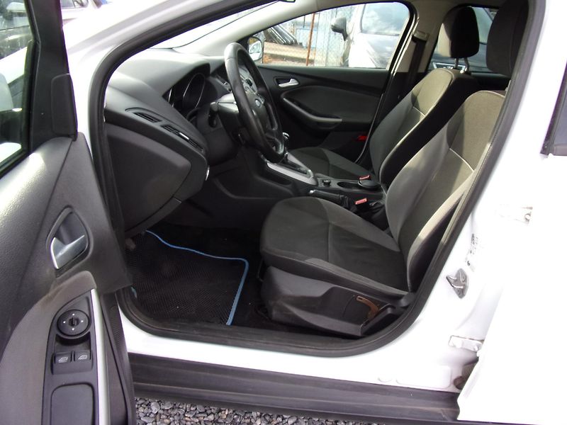 Ford Focus (2013) 1.6 TDCi 70kW ČR TAŽNÉ VÝHŘEVY - fotka 9 z 20