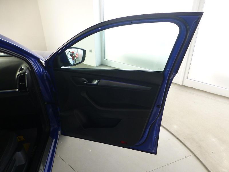 Škoda Karoq (2019) 1,6TDI*PARK.S**ALU***VYHŘ.SED. - fotka 15 z 23