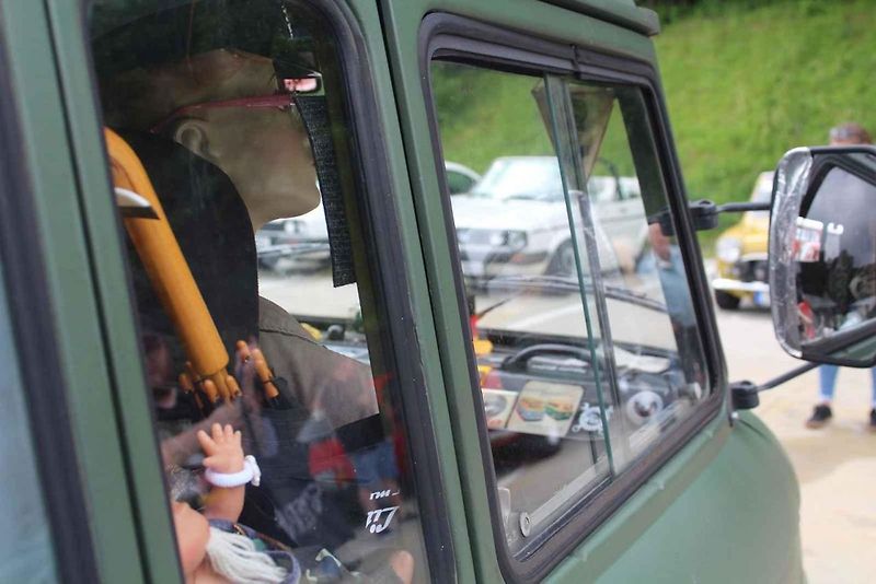 Na Centrální parkoviště P1 ve Skiareálu Ještěd se sjelo přes sedm desítek účastníků.