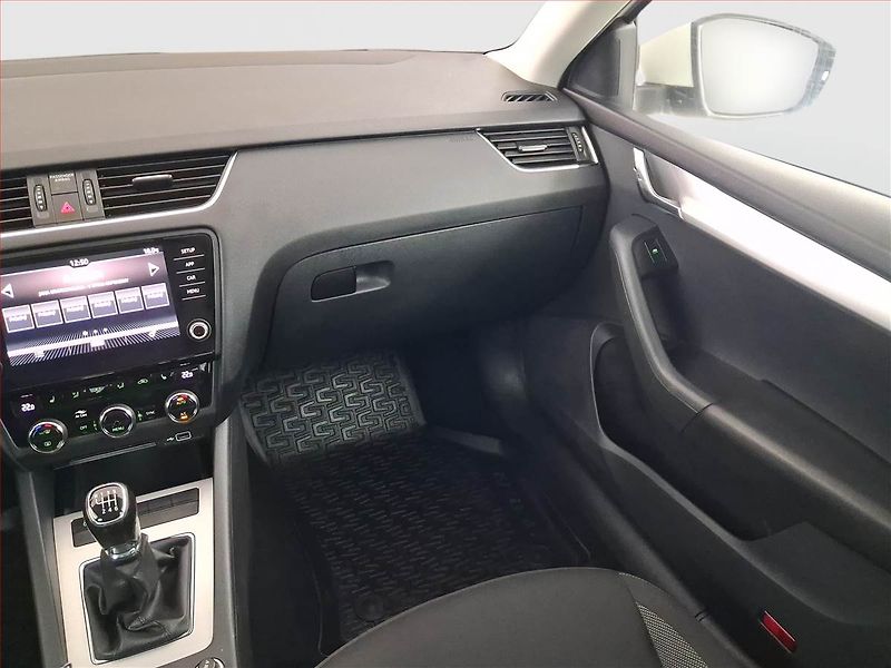 Škoda Octavia (2020) 1.0 TSI, Tempomat - fotka 8 z 18