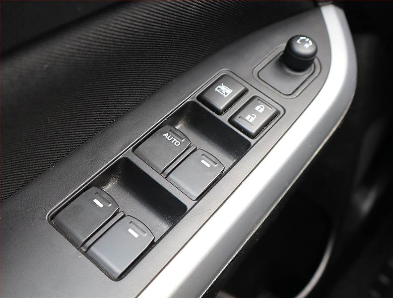 Suzuki Vitara (2016) 1.6 VVT, 4X4, Serv.kniha - fotka 15 z 17
