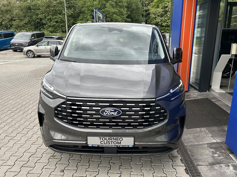 Ford Tourneo Custom Titanium L2 2.0 EcoBlue 110 kW - fotka 2 z 36