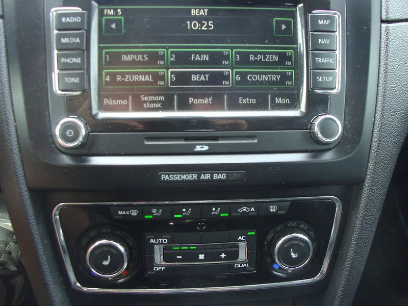 Škoda Superb 2.0 TDi, 125 kW, tažné, klima - fotka 23 z 30