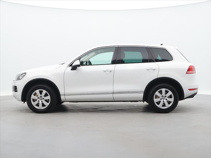 Volkswagen Touareg 3,0 TDI V6 150kW DSG 4M Kůže - fotka 4 z 28