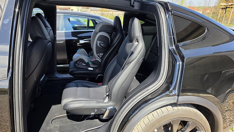 Tesla Model X (2023) Plaid - Tažné 2 250 kg - fotka 6 z 11