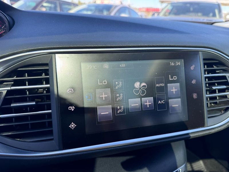 Peugeot 308 (2016) 1,2 PURET. ALLURE 96KW AUTOMAT - fotka 31 z 48