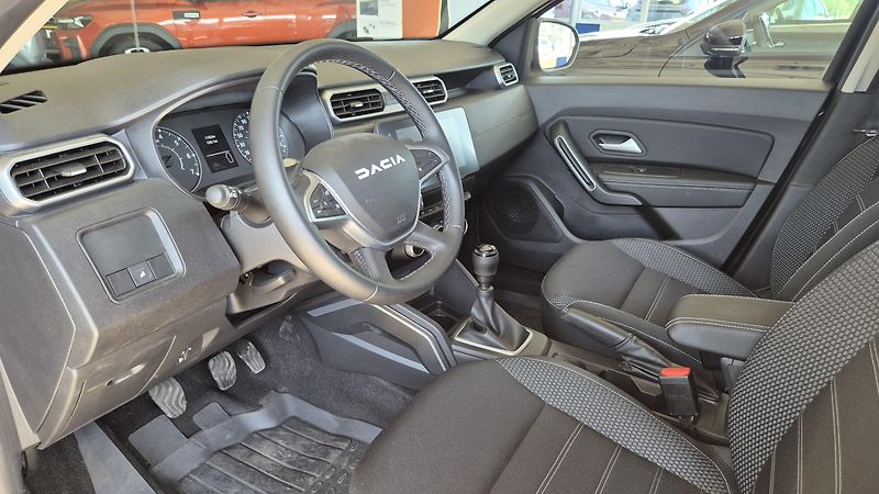 Dacia Duster (2024) Journey TCe 150 4x4   - fotka 4 z 9