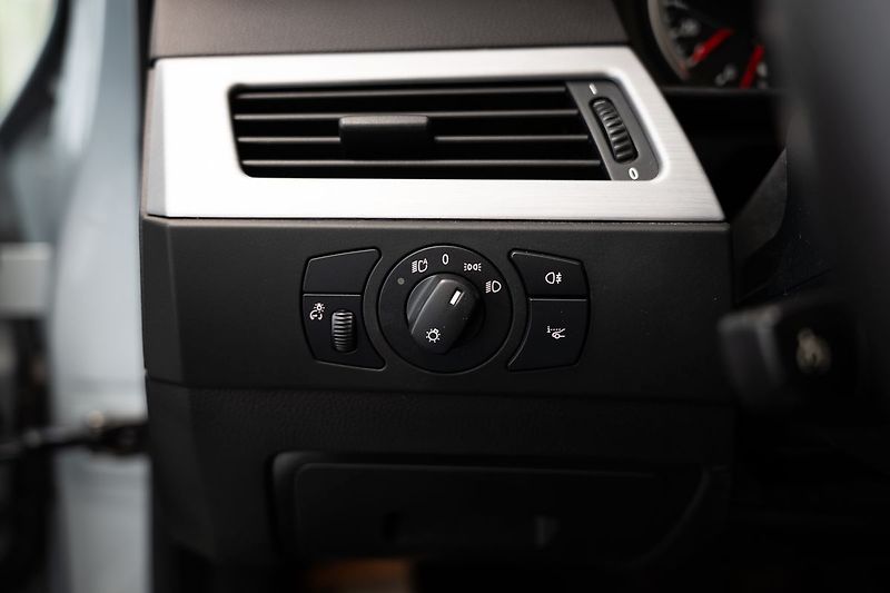 BMW M5 V10/SMG/CarPlay/Kamera - fotka 22 z 28