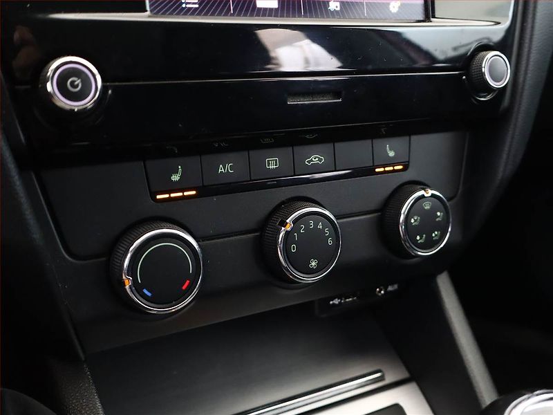 Škoda Octavia (2017) Ambition 1.6 TDI, Serv.kniha - fotka 14 z 19