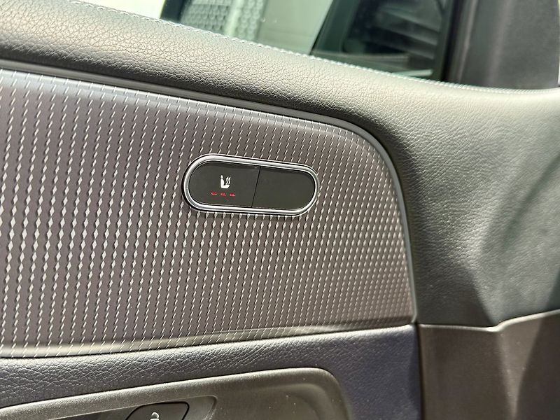 Mercedes-Benz GLB (2020) 200 - fotka 26 z 43