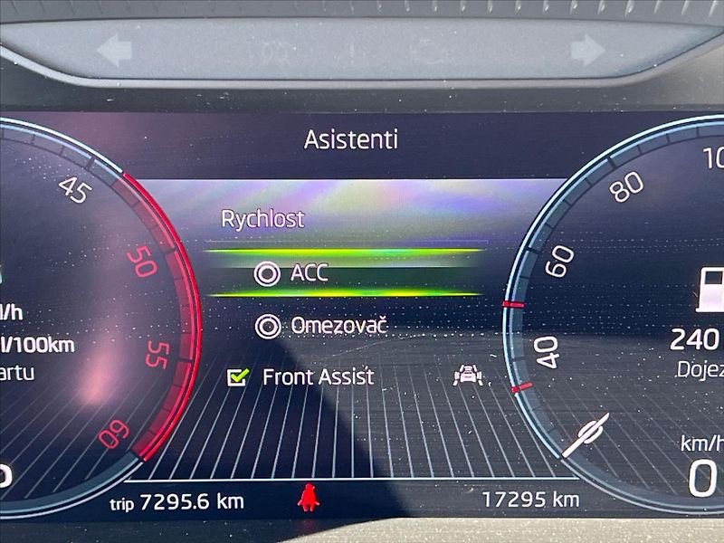 Škoda Superb 2,0 TDi 147 kW 7DSG STYLE  III - fotka 22 z 32