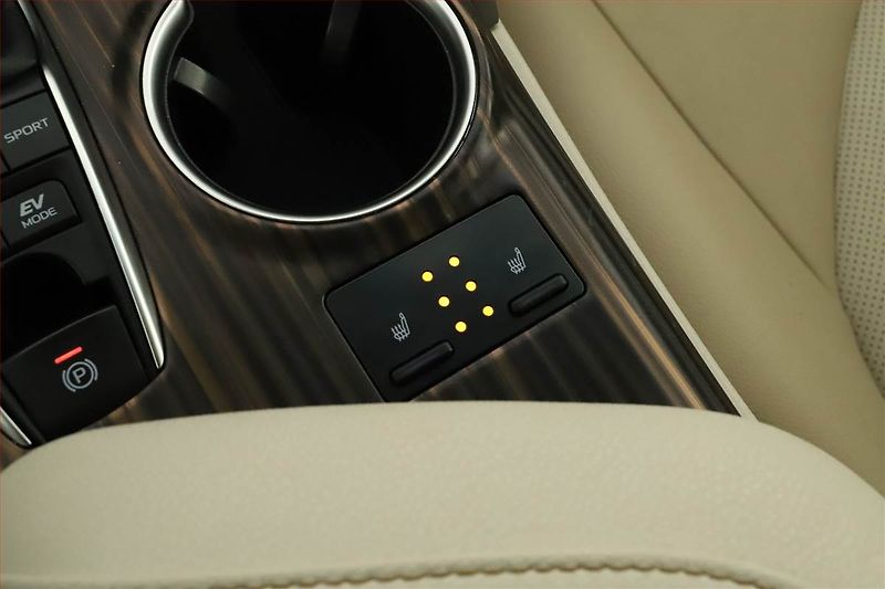 Toyota Camry (2020) 2.5 Hybrid - fotka 14 z 17